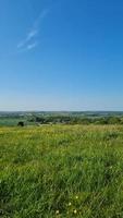 filmagens de baixo ângulo de fazendas agrícolas britânicas e campo, foto