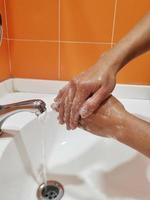 como lavar as mãos foto