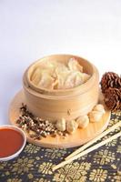 camarão dimsum comida chinesa molho delicioso e picante foto