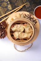 camarão dimsum comida chinesa molho delicioso e picante foto