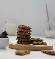 closeup de um grupo de biscoitos variados. Pepita de chocolate foto