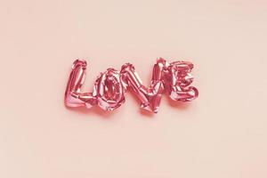 conceito de amor. balão inflável rosa com letras foto