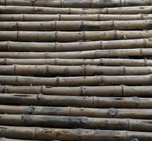fundo de textura de bambu com cor marrom escuro foto