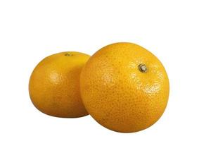 fruta laranja fresca isolada sobre fundo branco com traçado de recorte - fruta laranja tropical para uso em segundo plano foto