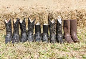 botas de couro de caubói de crocodilo foto