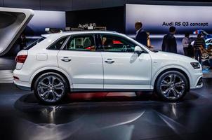 moscou, rússia - agosto de 2012 audi q3 2.0 t quattro apresentado como estreia mundial no 16º salão internacional de automóveis mias moscou em 30 de agosto de 2012 em moscou, rússia foto