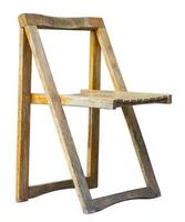 cadeira de madeira velha isolada em branco com traçado de recorte foto