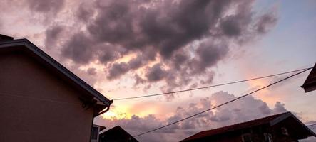 incríveis nuvens de belgrado sérvia foto