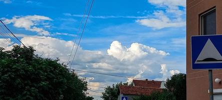 incríveis nuvens de belgrado sérvia foto