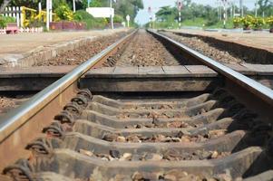 estação ferroviária, passarela de madeira 2 foto