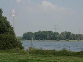 cidade xanten e o rio reno foto