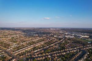 vista aérea da cidade de luton da inglaterra e trilhos, propriedade residencial foto