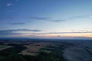 imagens aéreas e vista de alto ângulo do campo britânico, imagens do drone foto