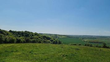 filmagens de baixo ângulo de fazendas agrícolas britânicas e campo, foto