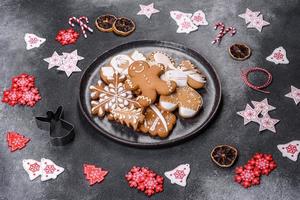 deliciosos biscoitos de gengibre com mel, gengibre e canela foto