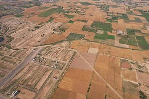 vista aérea da vila de kala shah kaku de punjab paquistão foto