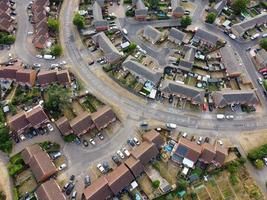 imagens aéreas por drone vista de alto ângulo da cidade de londres luton da inglaterra com edifícios foto