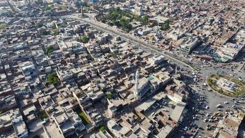 vista aérea de alto ângulo da cidade de sheikhupura de punjab paquistão, imagens do drone. sheikhupura também conhecido como qila sheikhupura, é uma cidade na província paquistanesa de punjab. foto