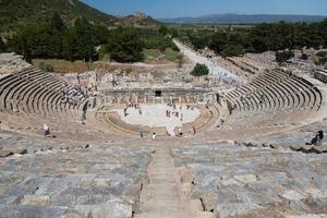 grande teatro da cidade antiga de éfeso foto