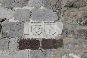 símbolos de cavaleiro no castelo de bodrum, turquia foto