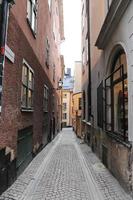 rua em gamla stan, estocolmo, suécia foto