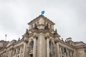 parlamento alemão, edifício do reichstag em berlim, alemanha foto