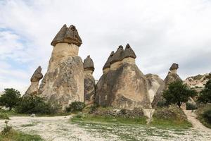 formações rochosas no vale dos monges de pasabag, capadócia foto