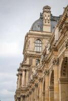 museu do louvre na cidade de paris foto