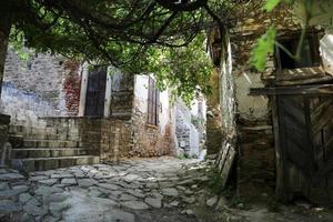 rua na vila de sirence, izmir, turquia foto