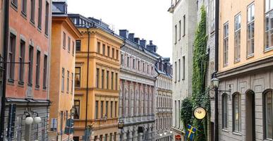 rua em gamla stan, estocolmo, suécia foto