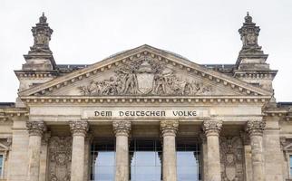 parlamento alemão, edifício do reichstag em berlim, alemanha foto