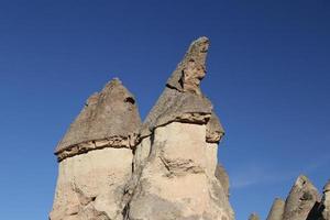 formações rochosas no vale dos monges de pasabag, capadócia, nevsehir, turquia foto