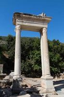 hadrians gate éfeso cidade antiga foto