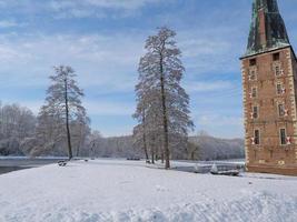 tempo de inverno em um castelo na alemanha foto