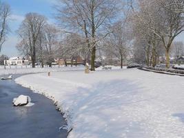 tempo de inverno em um castelo na alemanha foto