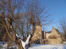 tempo de inverno em um castelo na alemanha foto