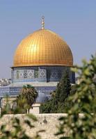 vista sobre a cúpula dourada em jerusalém, israel foto