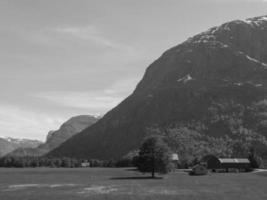 eidfjord e o hardangerfjord na noruega foto