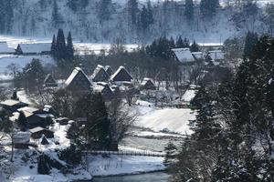 ponto de vista na vila de gassho-zukuri, shirakawago, japão foto