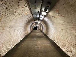 um túnel sob o rio Tamisa em Greenwich foto