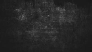 paredes escuras assustadoras, textura de cimento de concreto preto ligeiramente leve para o fundo. paisagem de panorama grunge escuro de superfície foto