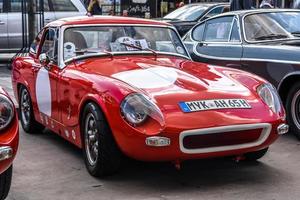 alemanha, limburg - abril de 2017 vermelho vintage alfa romeo aranha em limburg an der lahn, hesse, alemanha foto