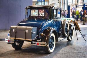 friedrichshafen - modelo ford azul escuro de maio de 2019 um cupê 1930 no motorworld classics bodensee em 11 de maio de 2019 em friedrichshafen, alemanha foto