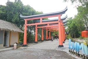 portão de entrada de estilo chinês com cor vermelha foto