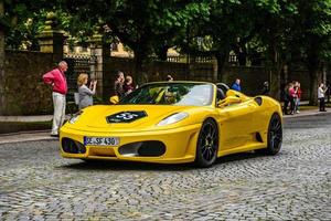 alemanha, fulda - julho de 2019 amarelo ferrari f430 tipo f131 cabrio foto