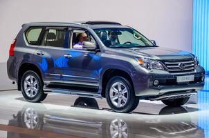 moscou, rússia - agosto de 2012 lexus gx460 apresentado como estreia mundial no 16º salão internacional de automóveis mias moscou em 30 de agosto de 2012 em moscou, rússia foto