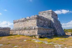 o castelo, ruínas maias em tulum, riviera maya, yucatan, mar do caribe, méxico foto