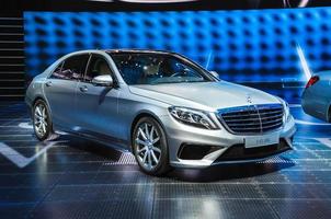 frankfurt - 21 de setembro mercedes-benz s63 amg apresentado como estreia mundial na 65th iaa internationale automobil ausstellung em 21 de setembro de 2013 em frankfurt, alemanha foto