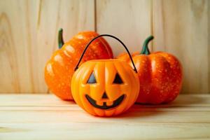 abóbora jack o lanterna na madeira para conteúdo de halloween. foto