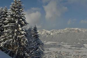 paisagem de montanha do inverno foto